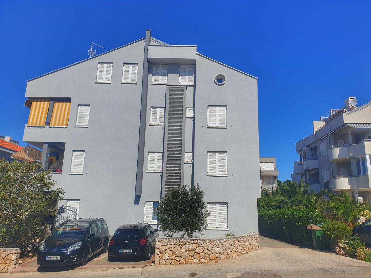 Deluxe Novalja Apartment Exterior photo