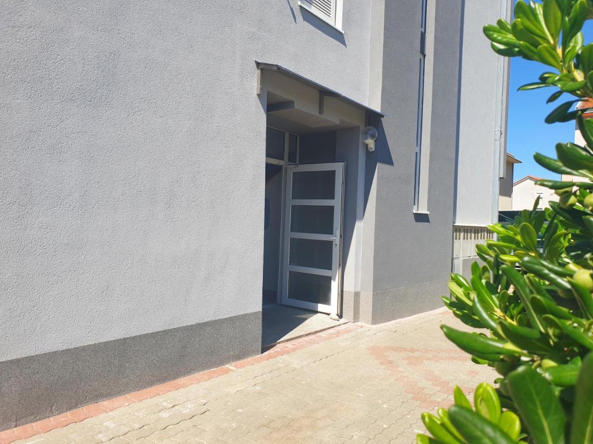 Deluxe Novalja Apartment Exterior photo
