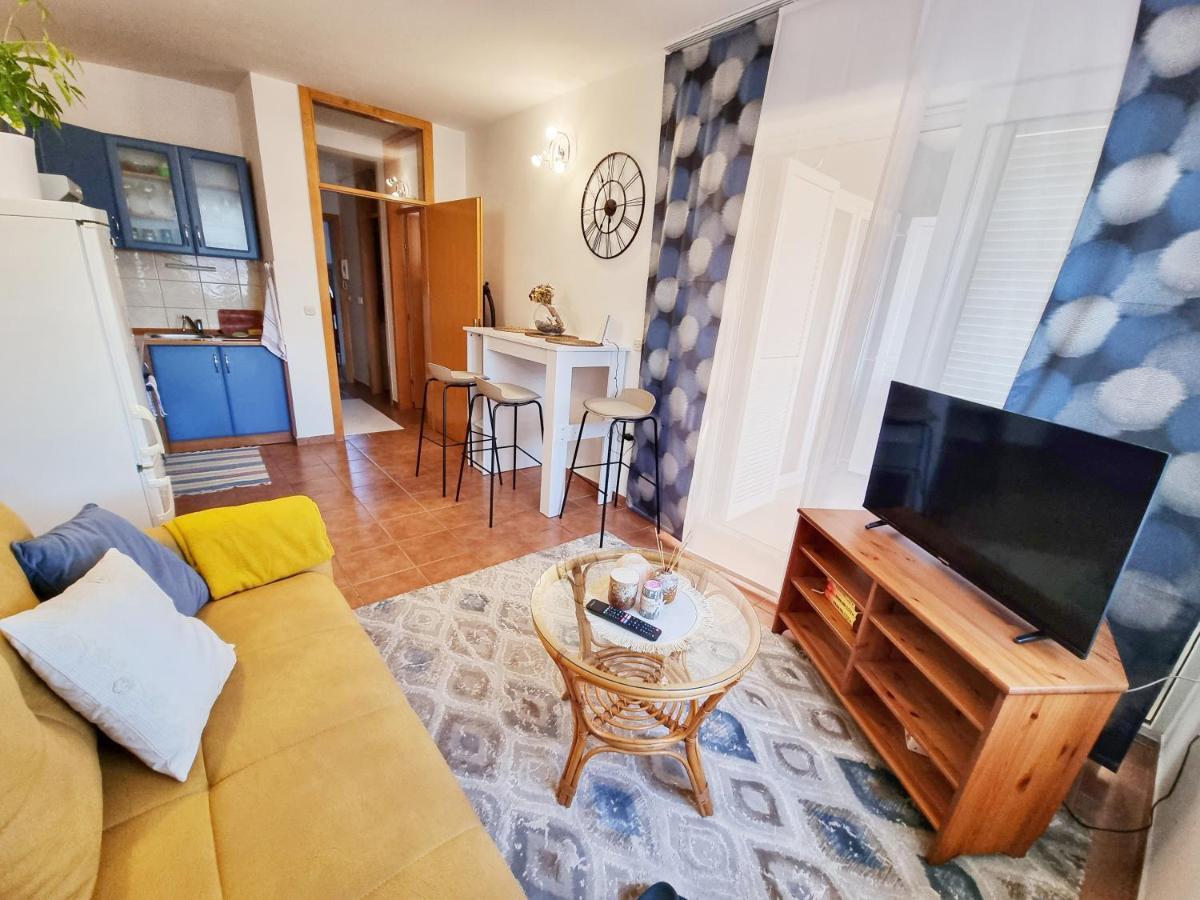 Deluxe Novalja Apartment Exterior photo